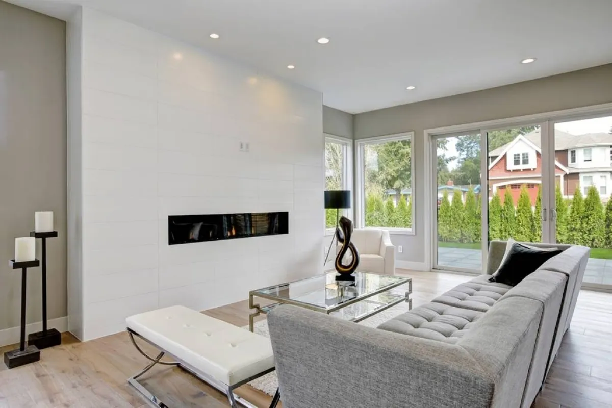 الجدار الذي يحوط بالمدفأة (الفاير بليس) يلبس بالرخام