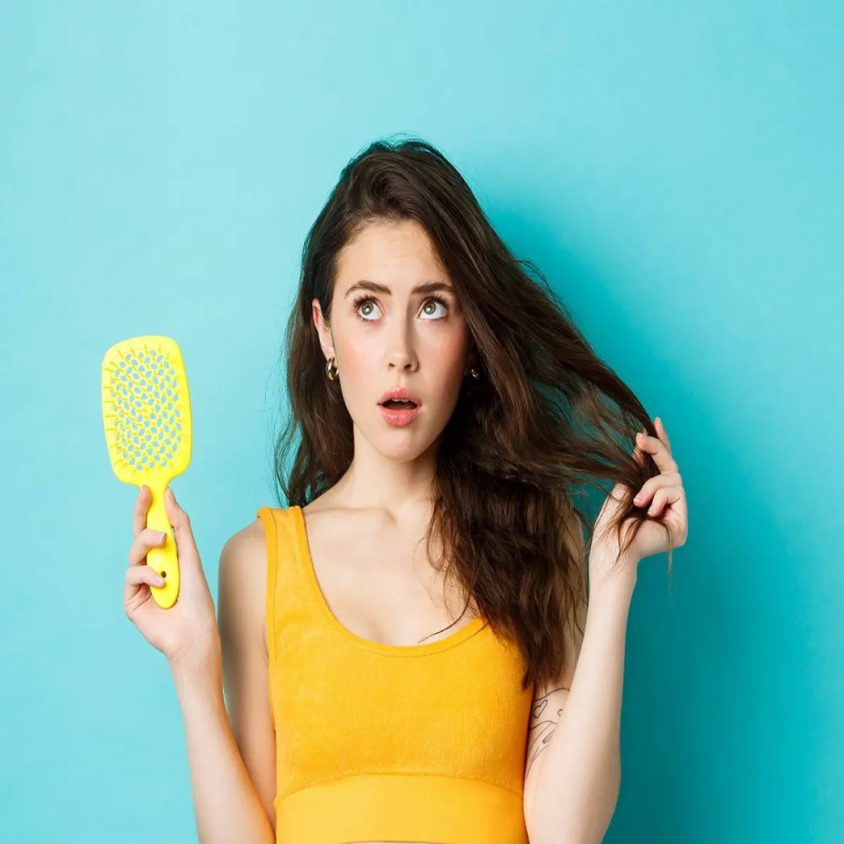 تتمتع بذور الحلبة بمجموعة من الفوائد المثالية للشعر الدهني