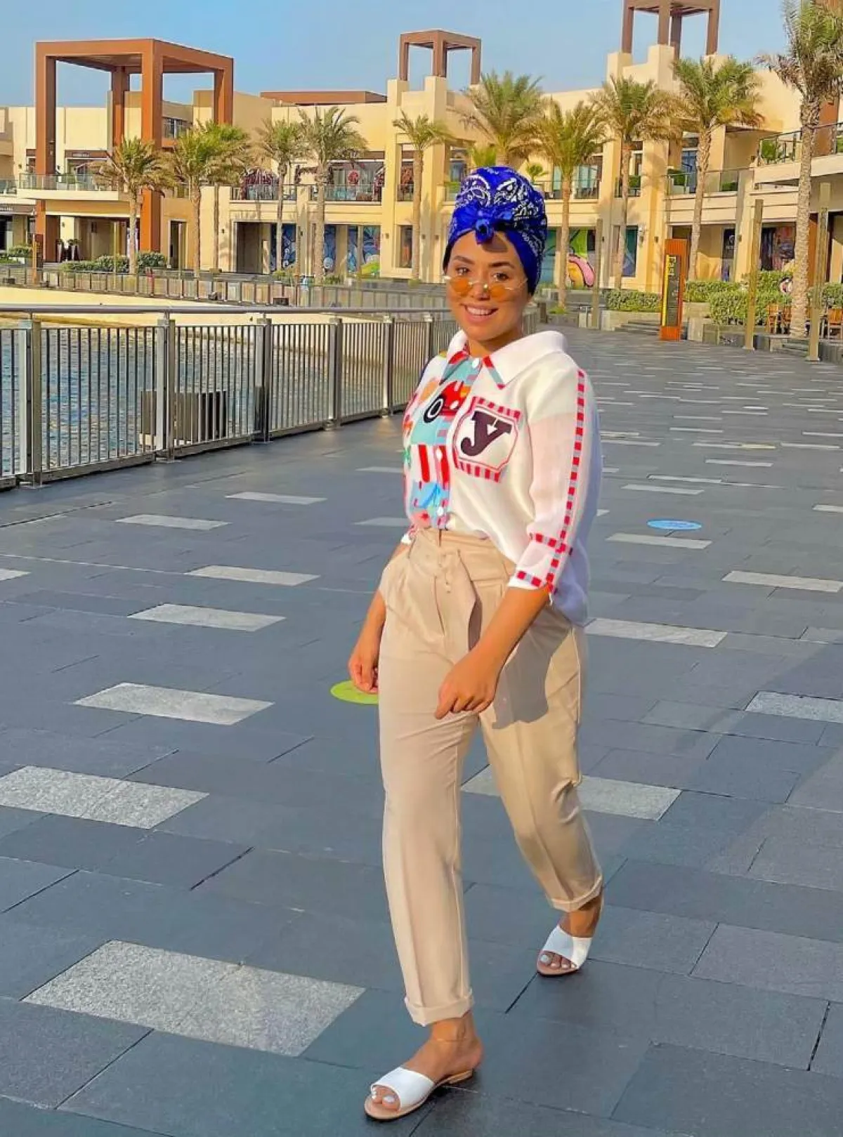 مي إبراهيم بالتوربان الملون