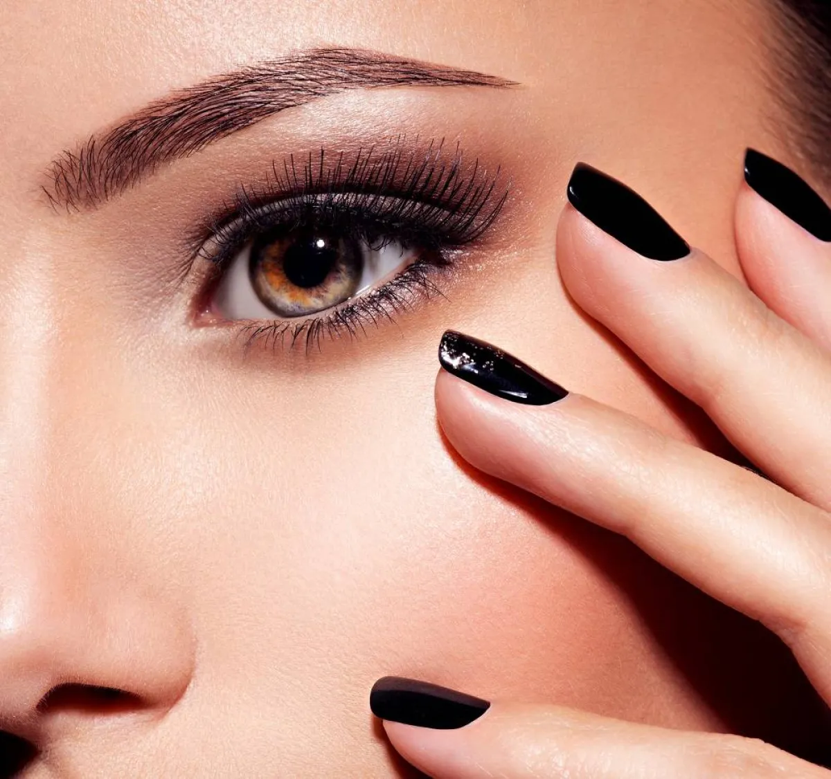 ظلال العيون