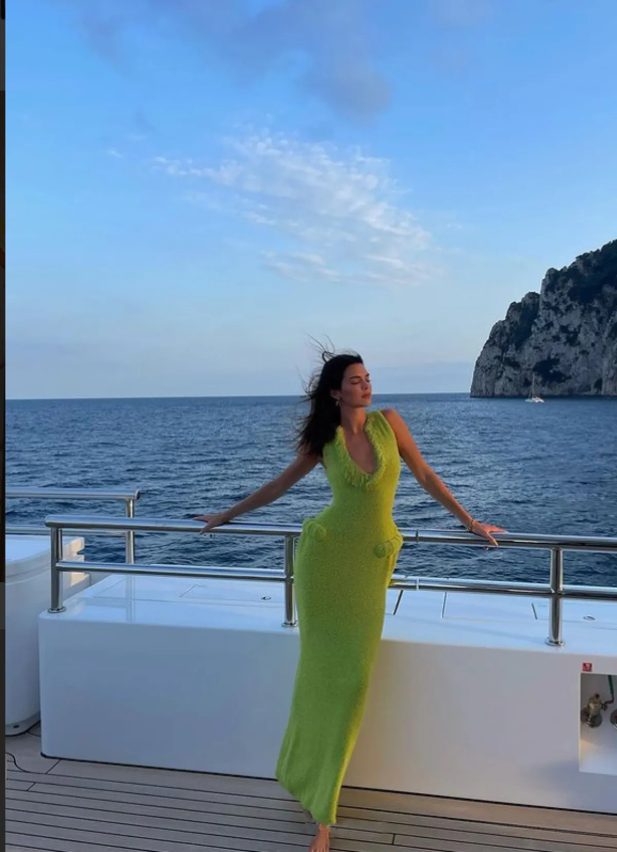 كيندال ترتدي الأخضر