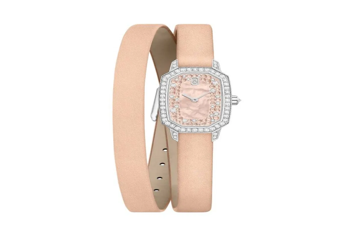 ساعة نسائية بسوار مزدوج من هاري وينستون