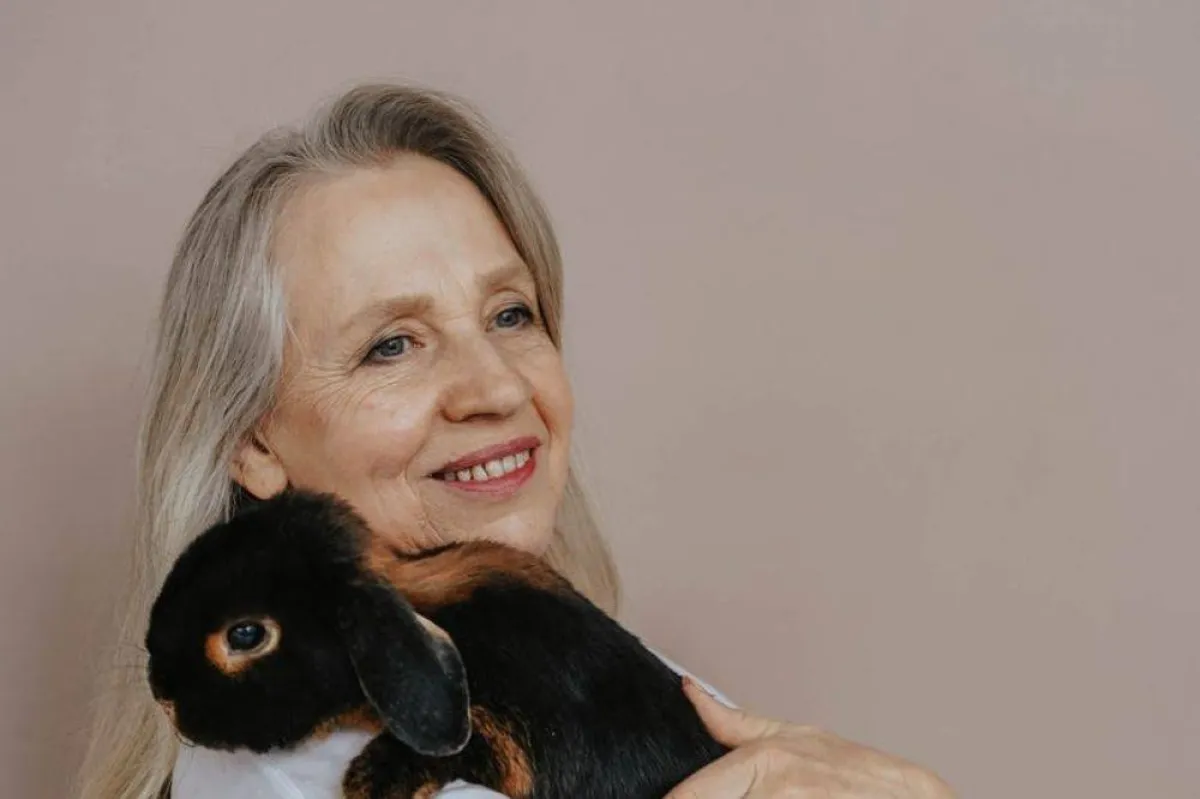 الابتسامة  الودودة الصادقة أسرع وسيلة لكسب قلوب الناس