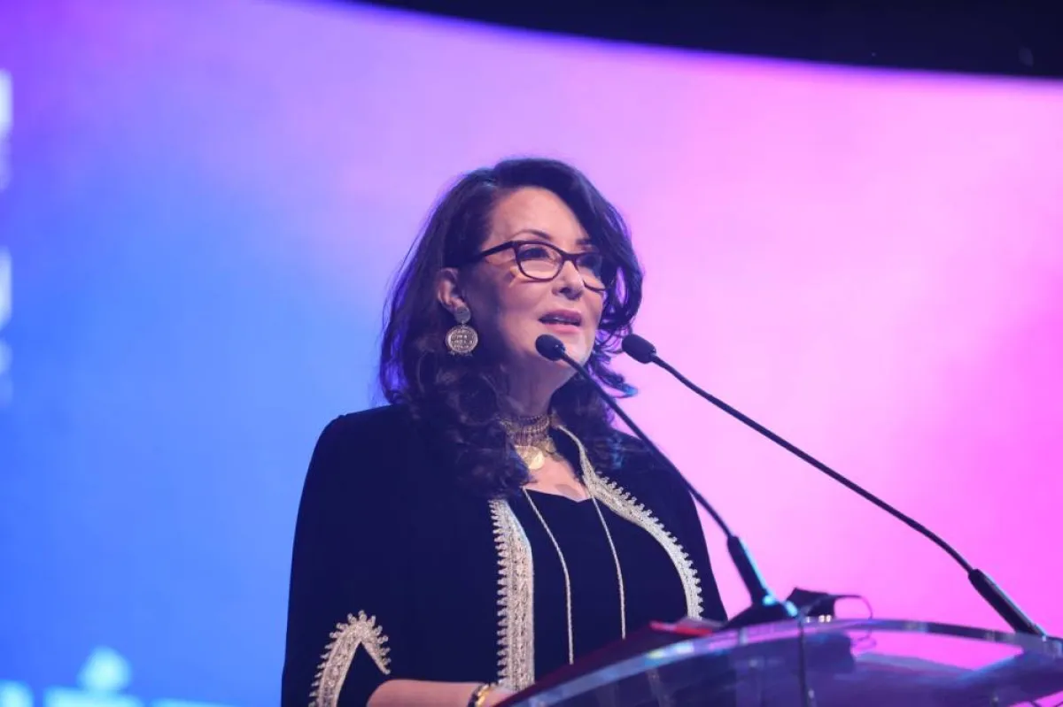 وزيرة  الثقافة  التونسية  المشرفة  على معرض الكتاب