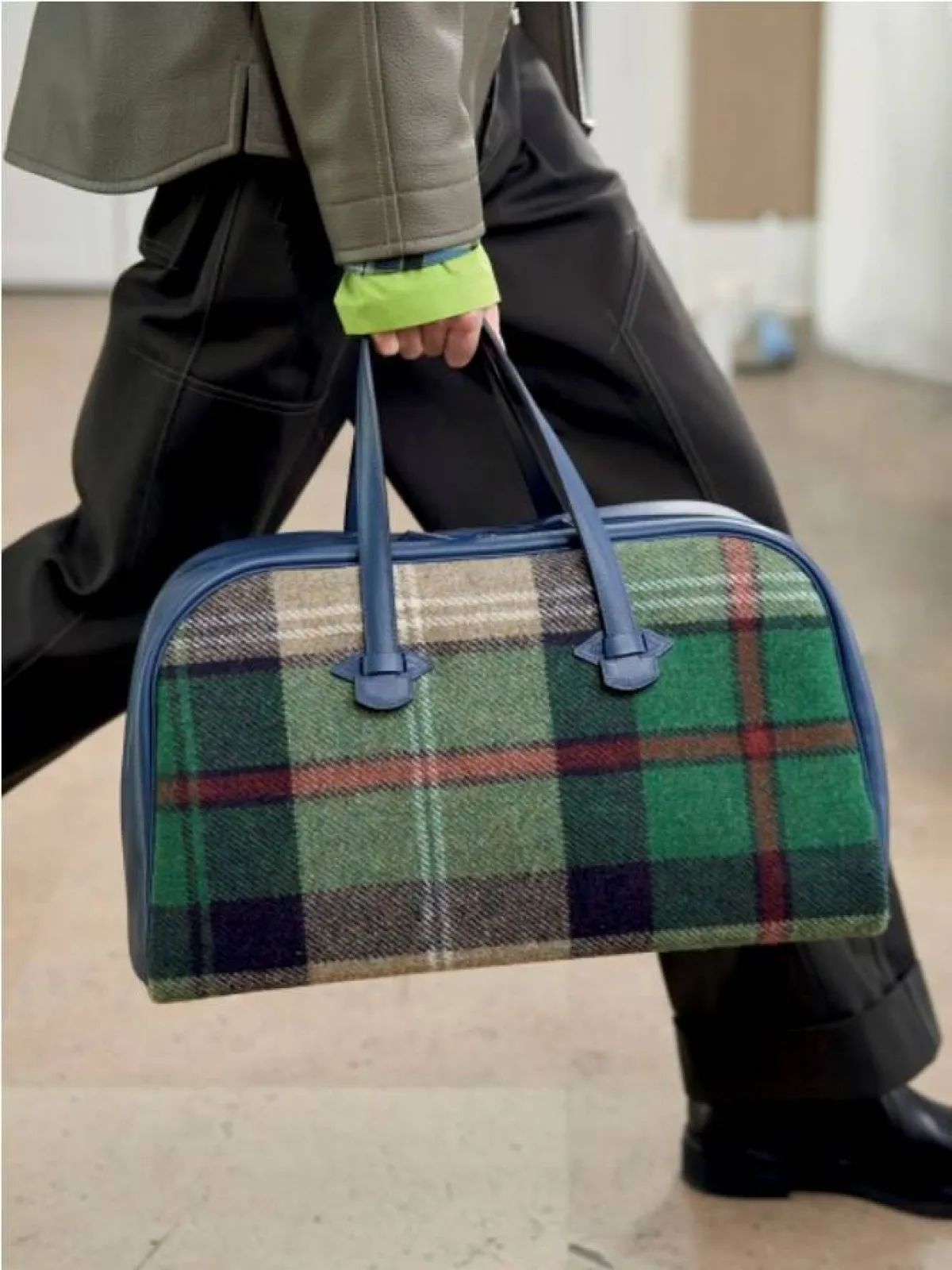 أحذية بألوان داكنة من هيرمس Hermès