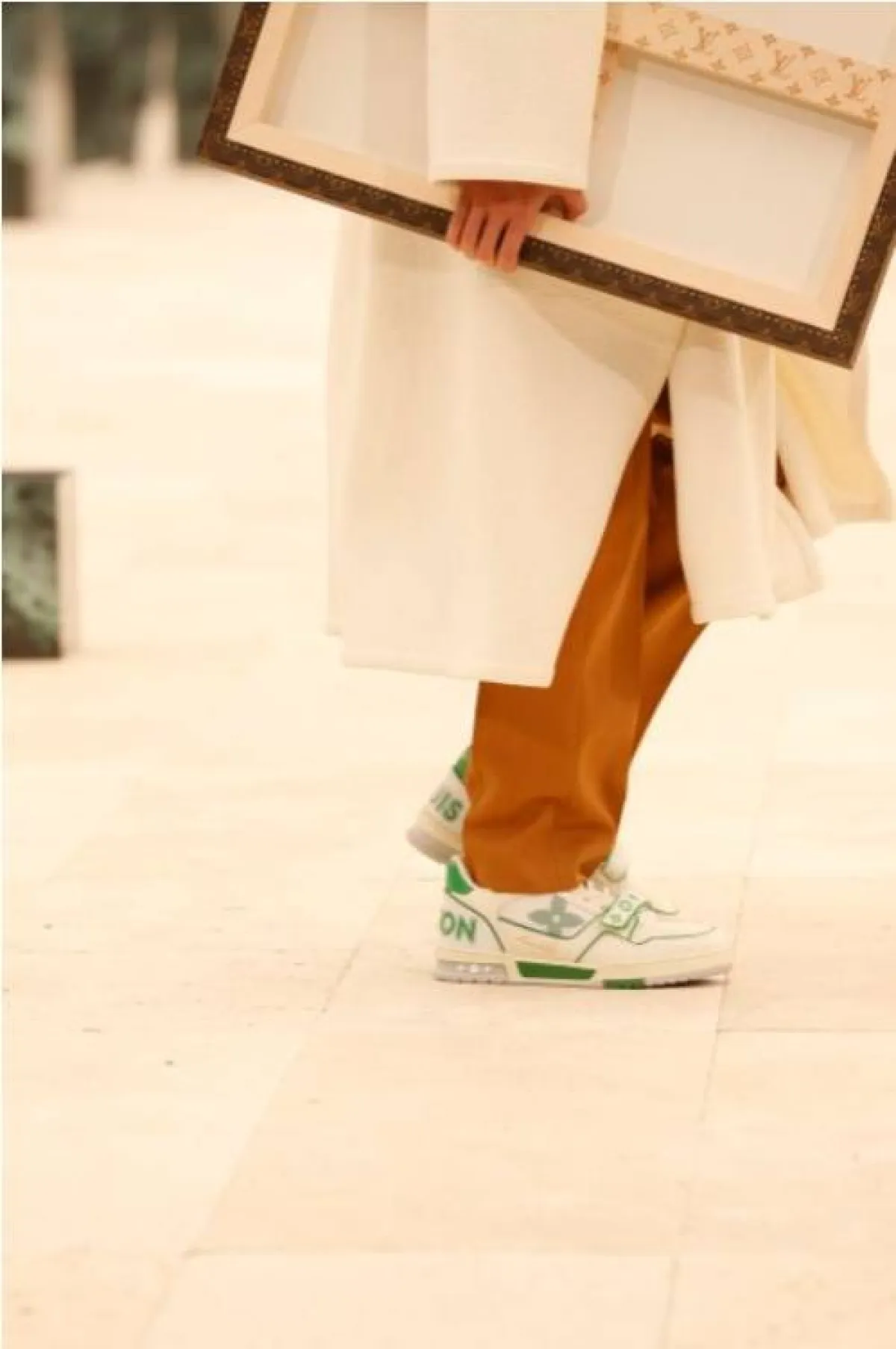 حذاء من الجلد من لويس فويتون  Louis Vuitton