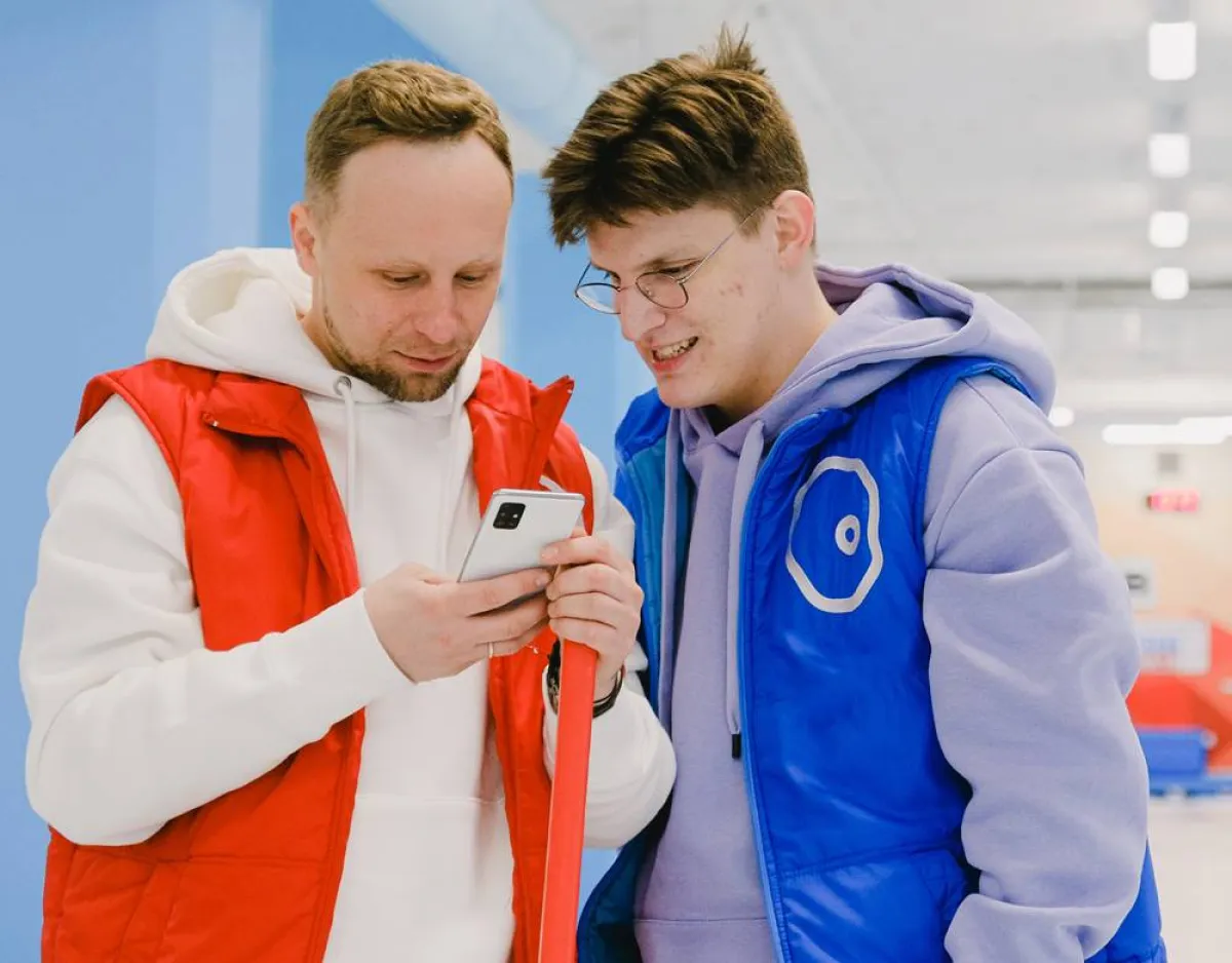 التعامل مع استنزاف الأصدقاء عاطفياًً