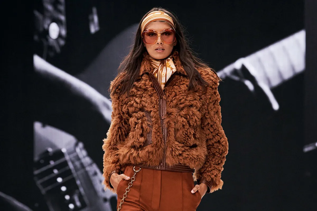 طرق تنسيق الجاكيت الفرو