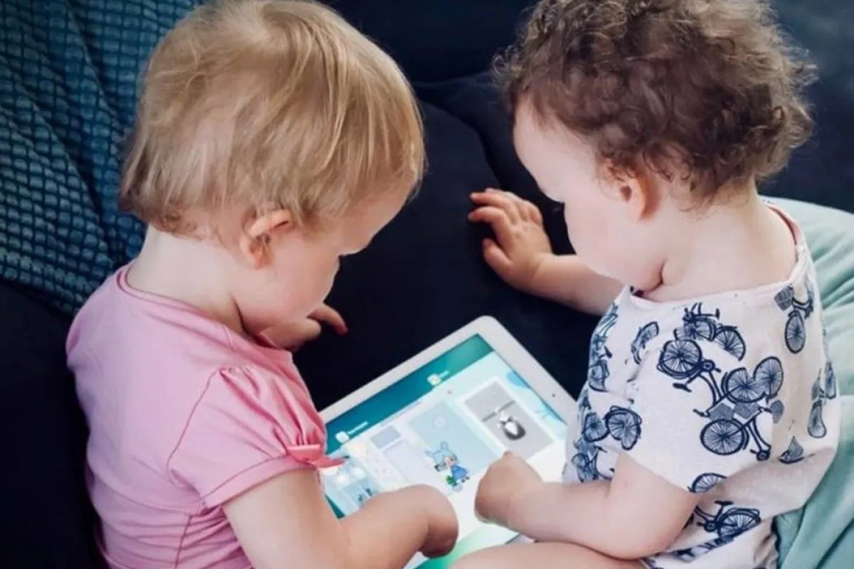 صورة لتوأم مختلف