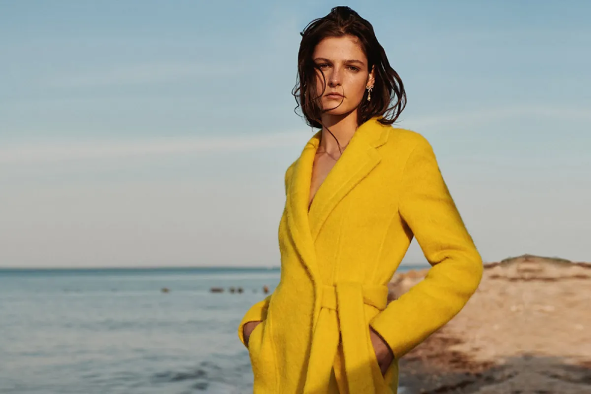 إطلالات باللون الأصفر