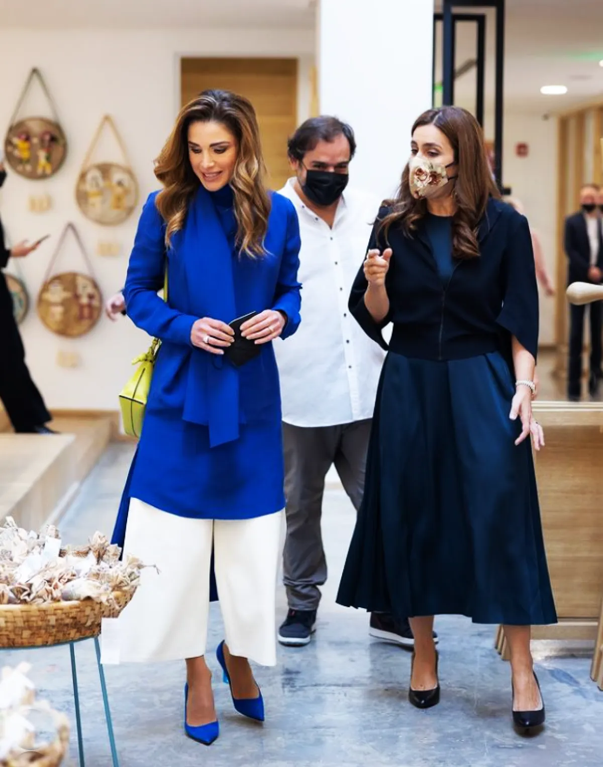 الملكة رانيا ترتدي الأزرق من إردم