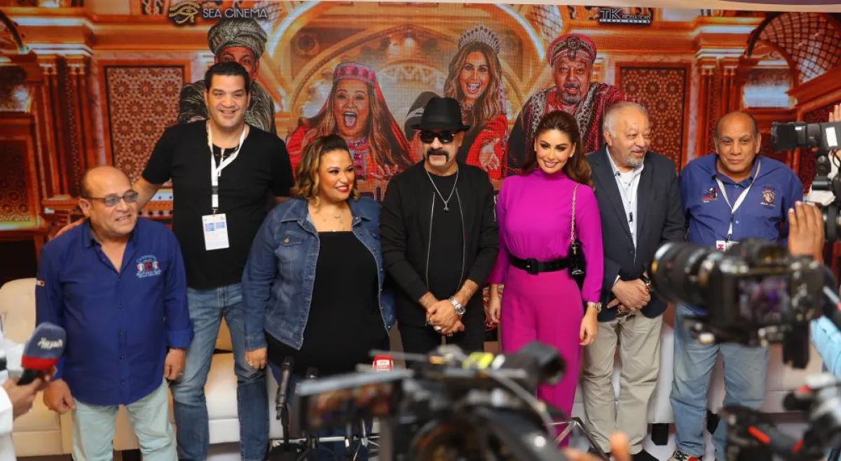 صورة جماعية لابطال "اللمبي في الجاهلية"