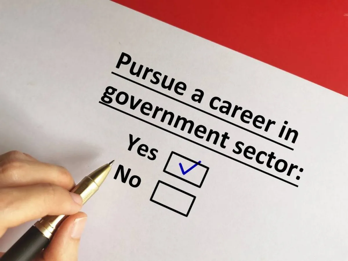 الموظف الحكومي والأمن الوظيفي 