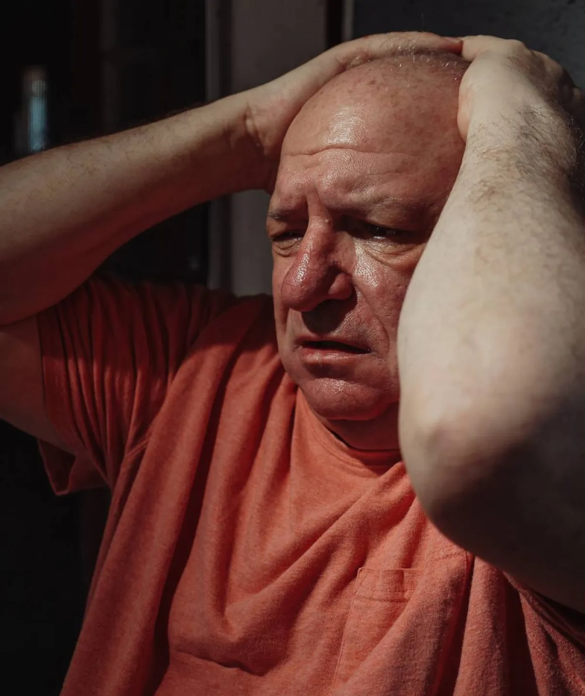 كيف تتكيفين عندما يعاني زوجك من مشكلة صحية مزمنة؟