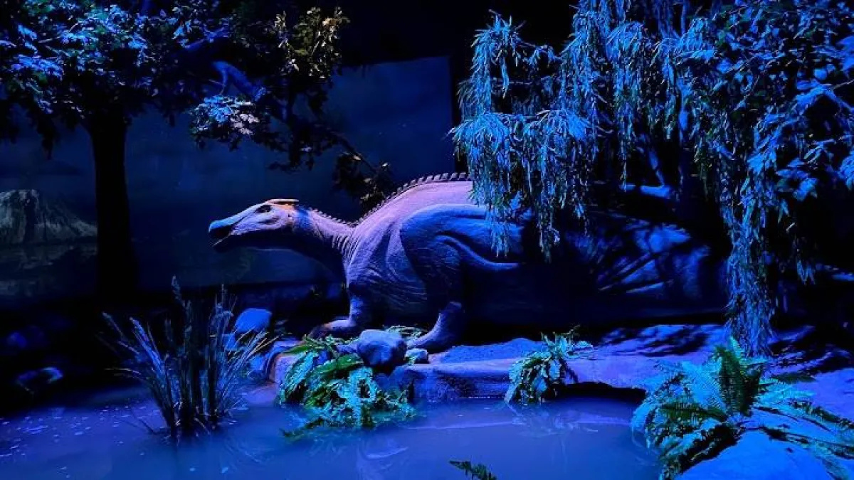 صورة لعالم الديناصور