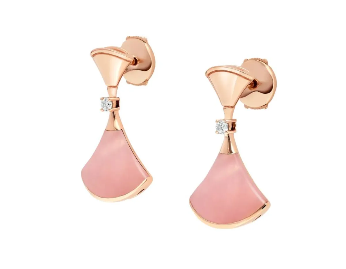 أقراط مرصّعة بالأوبال الوردي من بلغاري Bvlgari