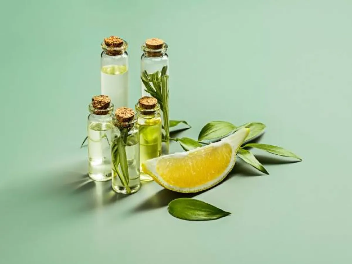 يستخدم زيت الجريب فروت مع مستخلصات الفانيليا لعمل عطر للشعر في المنزل