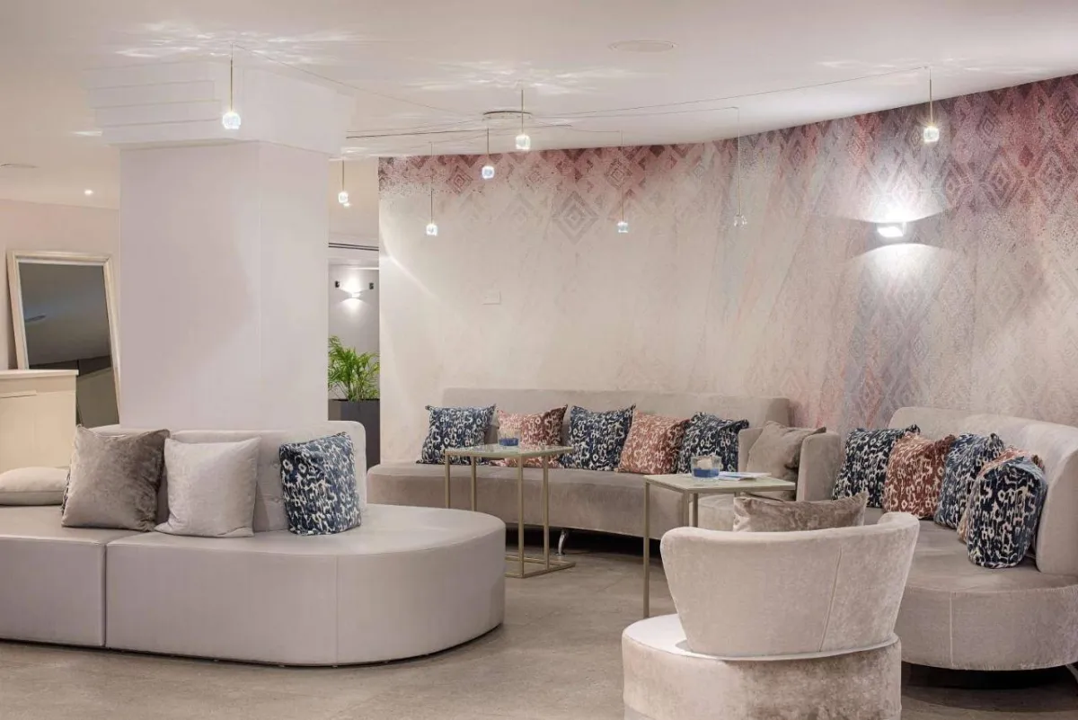 فندق إن إتش نورينو سنترو