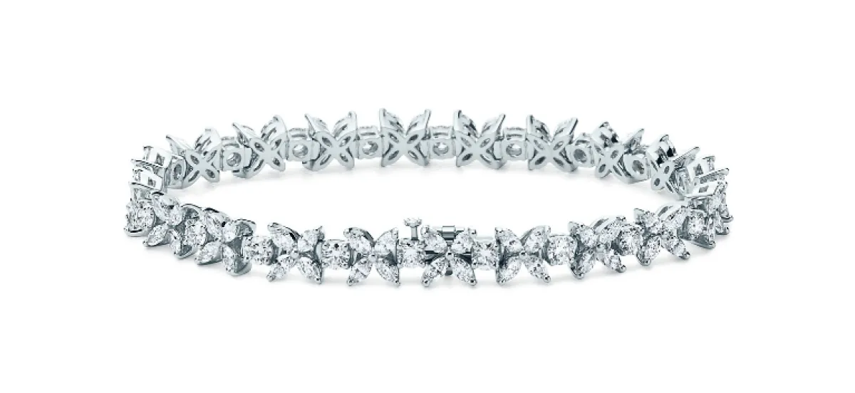 إسوارة Cluster Tennis Bracelet من نفس مجموعة Tiffany Victoria