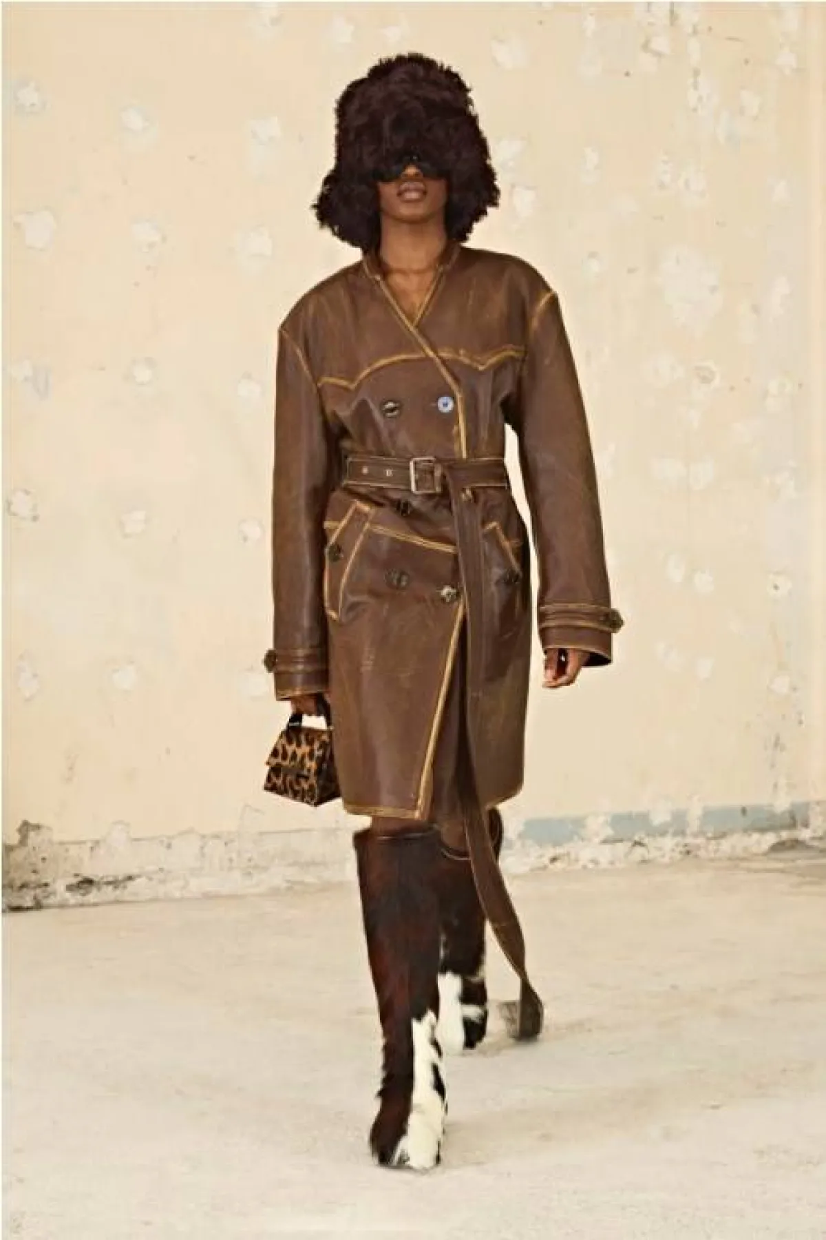 المعطف الجلد من أكني  Acne