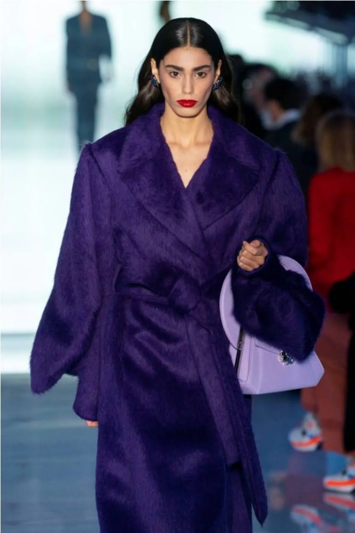 المعطف قطعة أساسية في خزانتك الشتوية من دل كور  Del Core