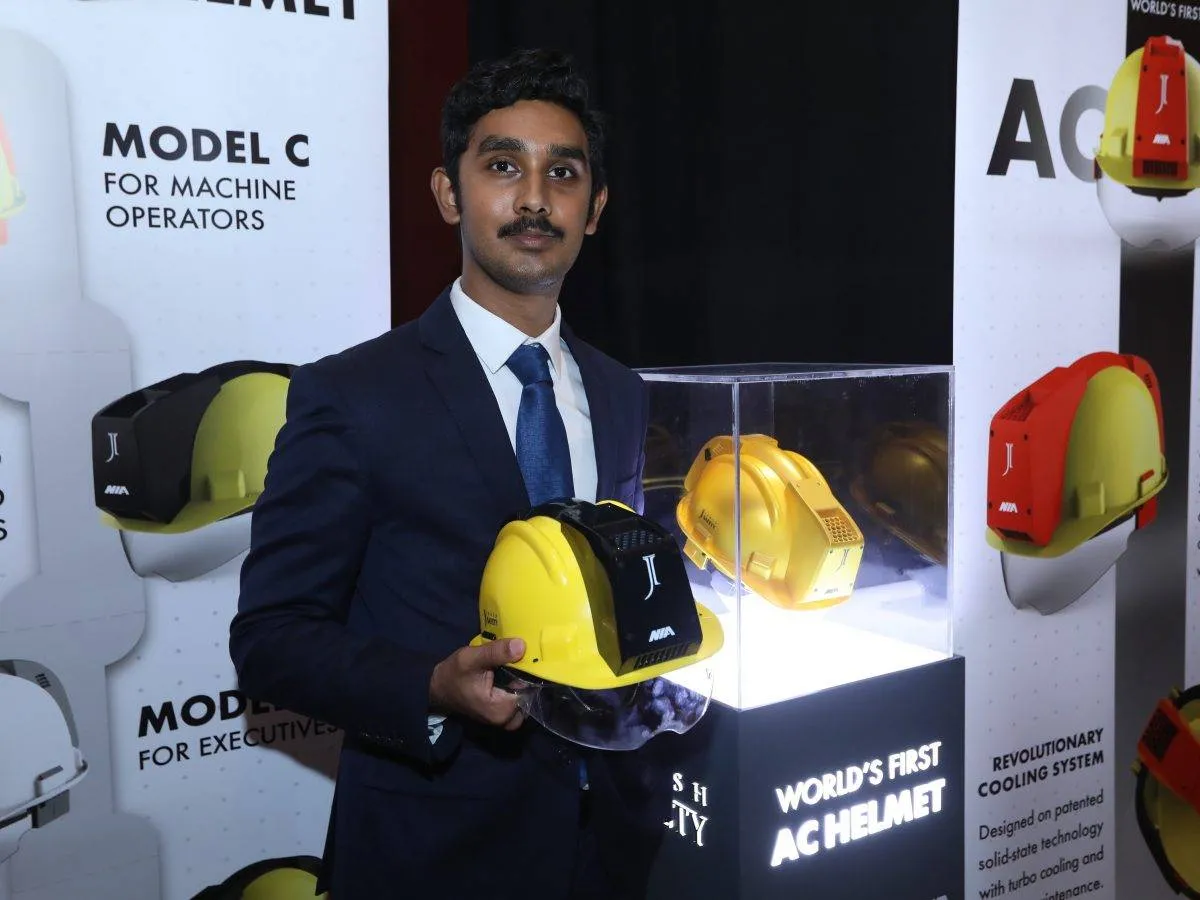 صورة أول خوذة مكيفة في العالم بمعرض إكسبو 2020