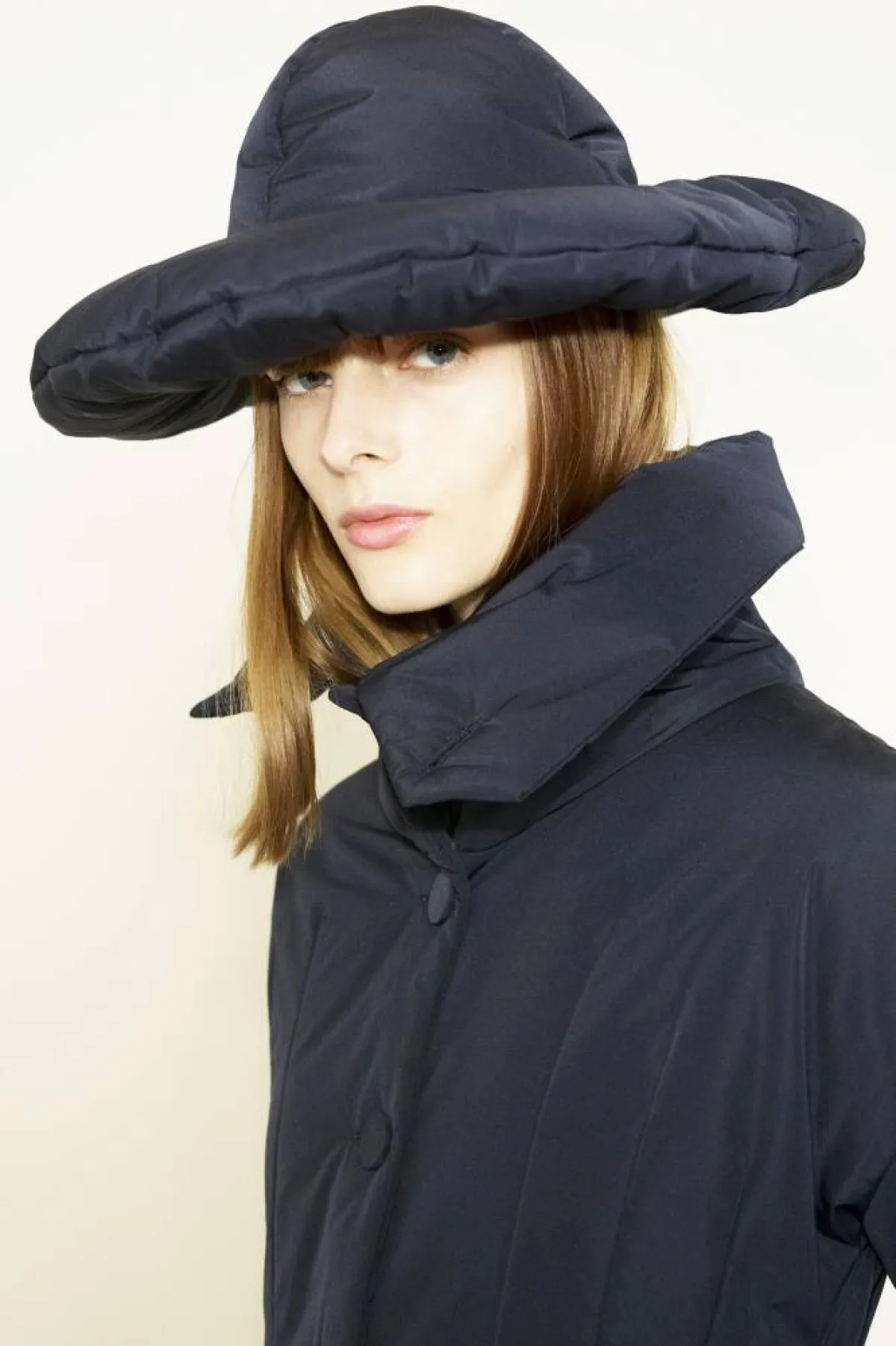 قبعة سوداء من تودز Tod's  