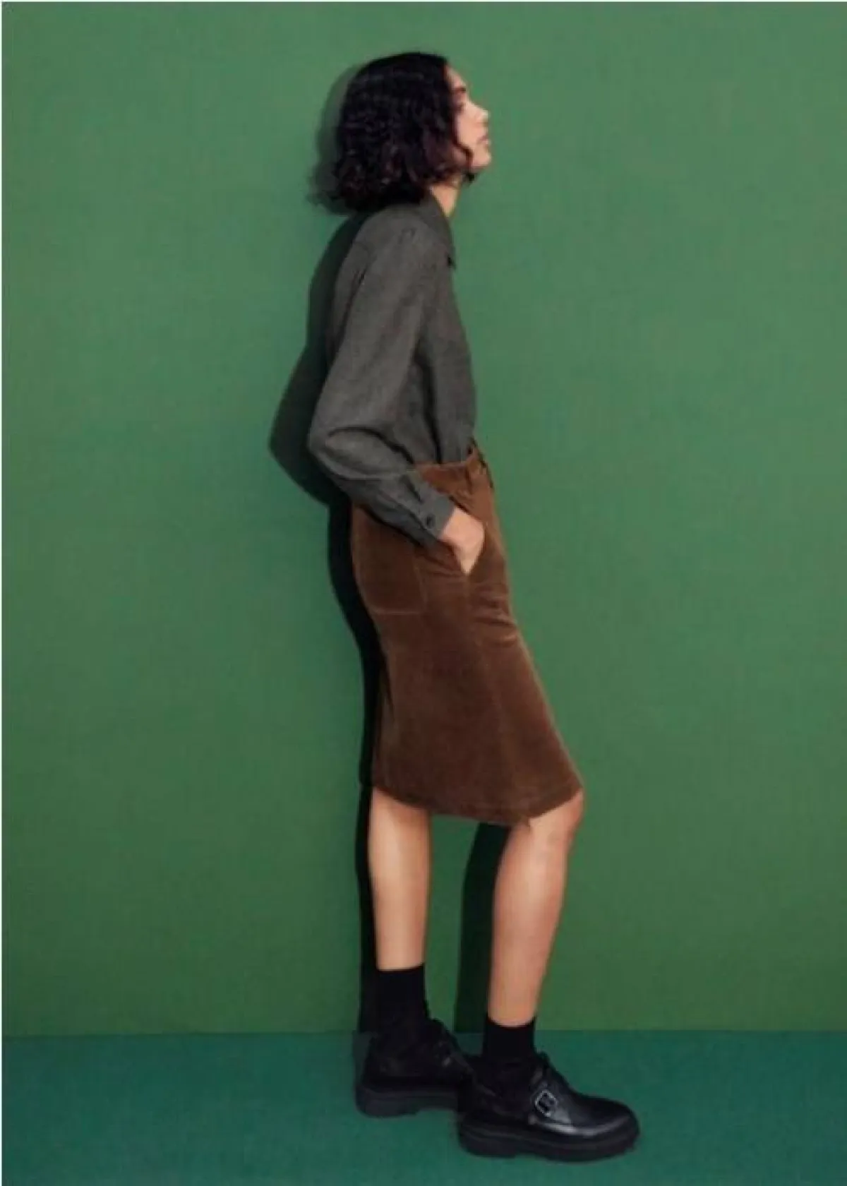 جوارب شفافة مع تنورة مخمل من إي بي سي Apc