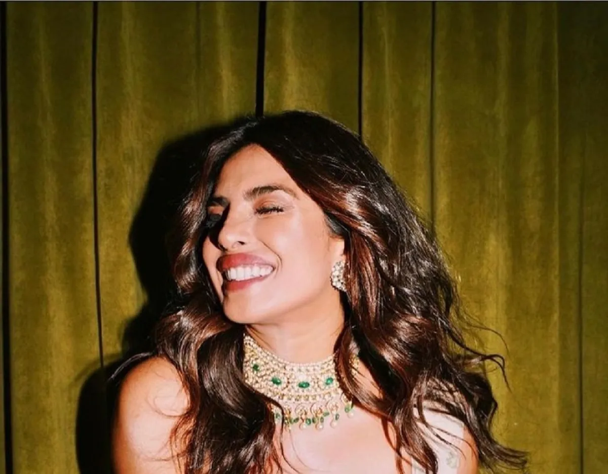 بريانكا شوبرا تتألق بمجوهرات بطابع هندي-الصورة من حساب Arpita Mehta Official Page على انستغرام 