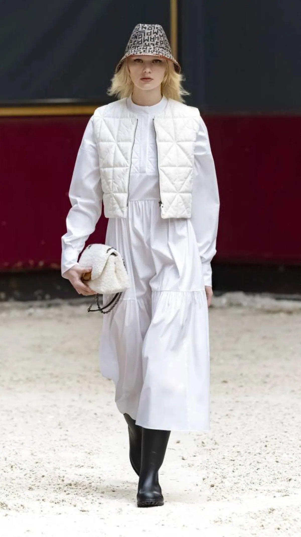 قبعات الدلو