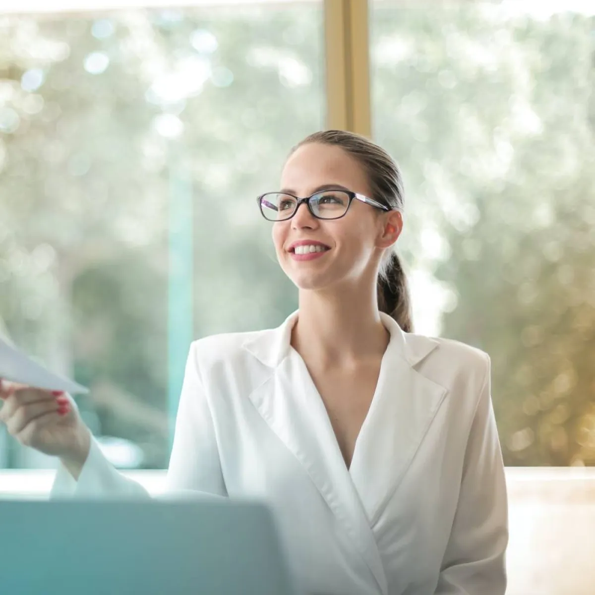 صورة لحامل تعمل