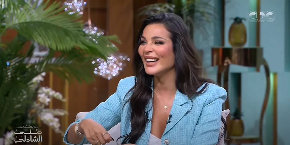 نادين نسيب نجيم خلال استضافتها في حلقة منى الشاذلي - الصورة من حساب البرنامج على يوتيوب