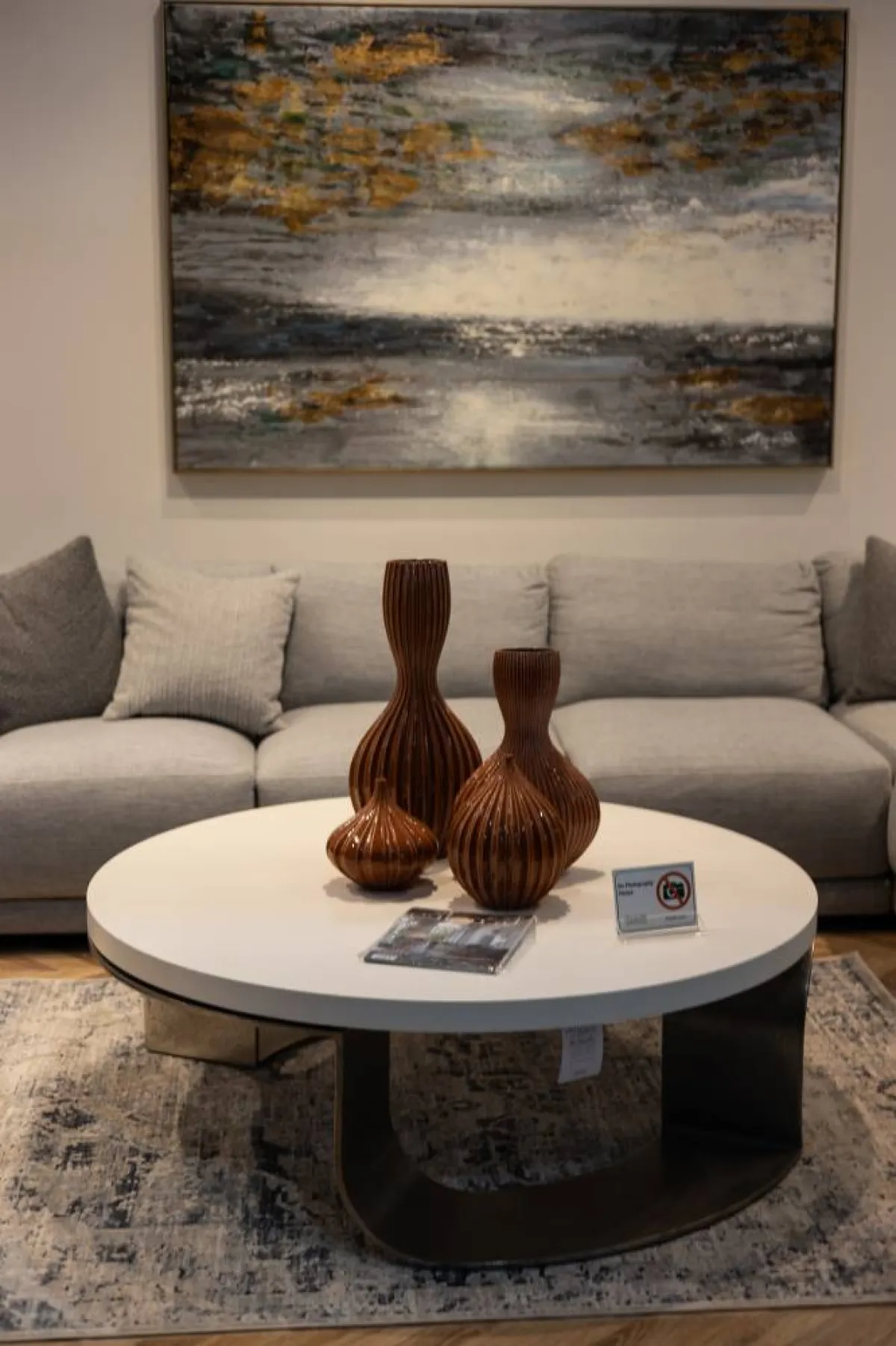 من قسم شركة Interiors للأثاث