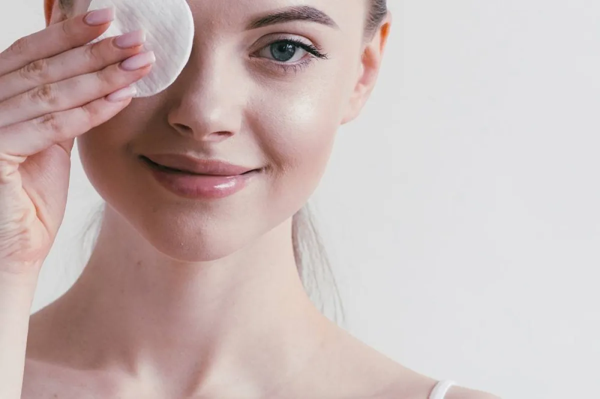 مكونات طبيعية تغنيك عن مزيل المكياج