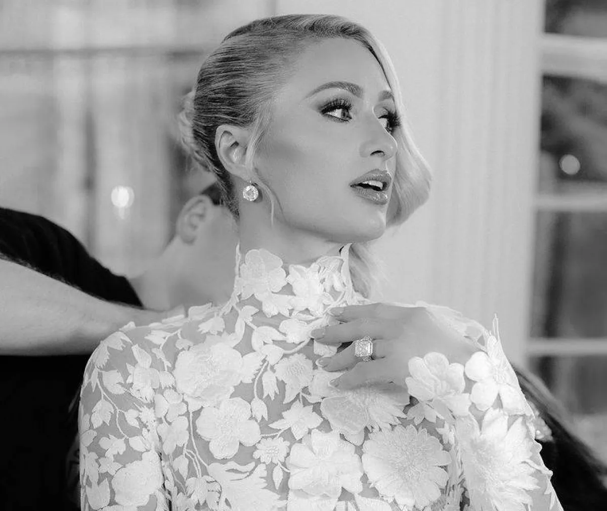 حكاية تصميم خاتم زفاف باريس هيلتون أشبه بالأحلام-الصورة من حساب باريس على انستغرام