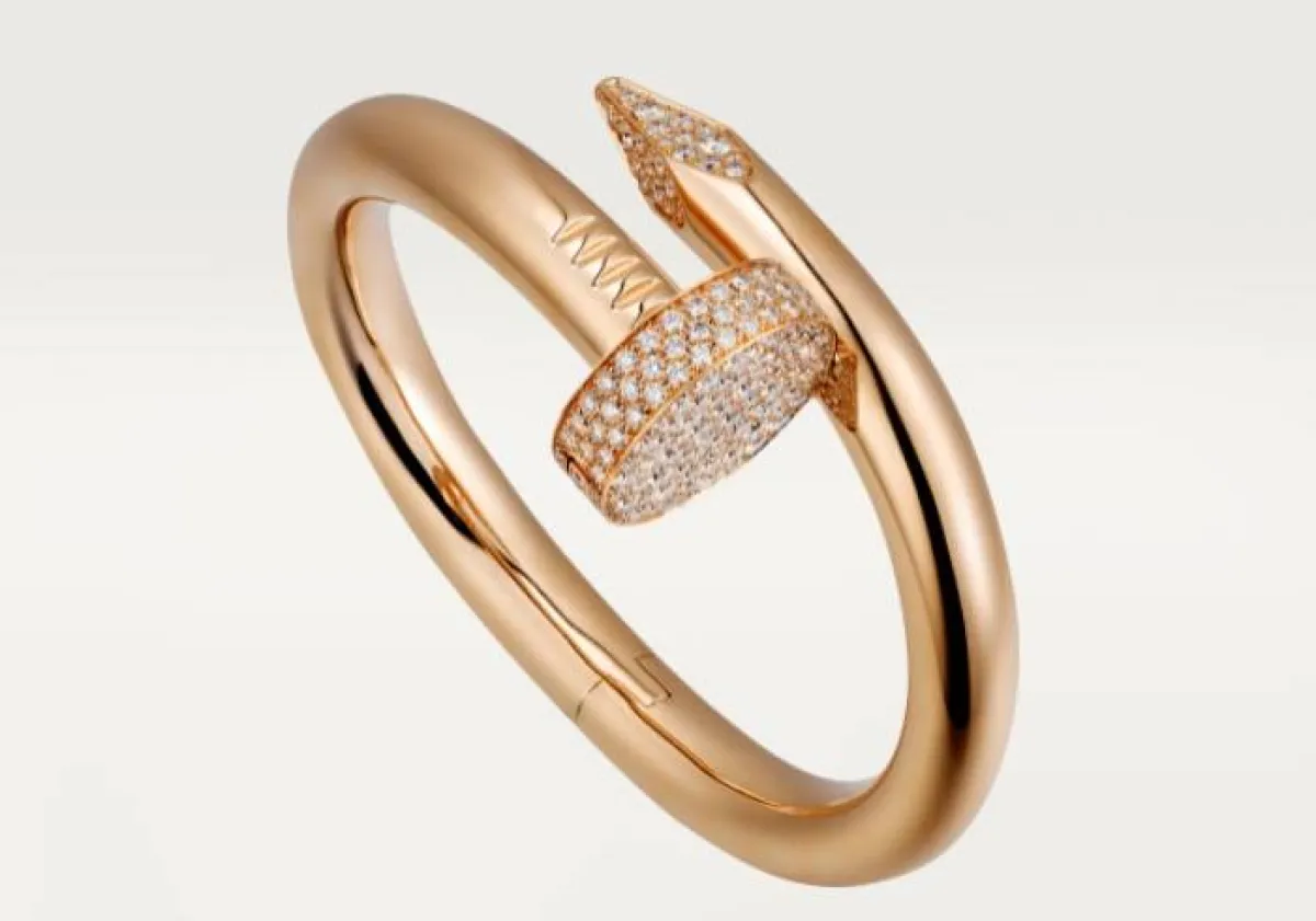 سوار مفتوح مرصع بالألماس من كارتييه