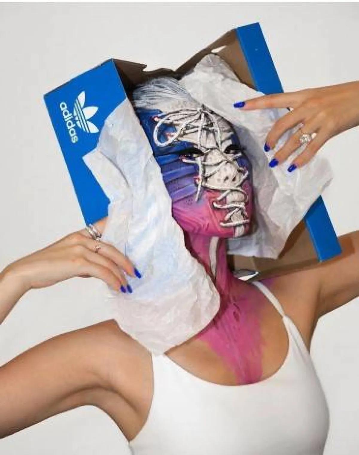 حذاء رياضي - بالإيهام البصري