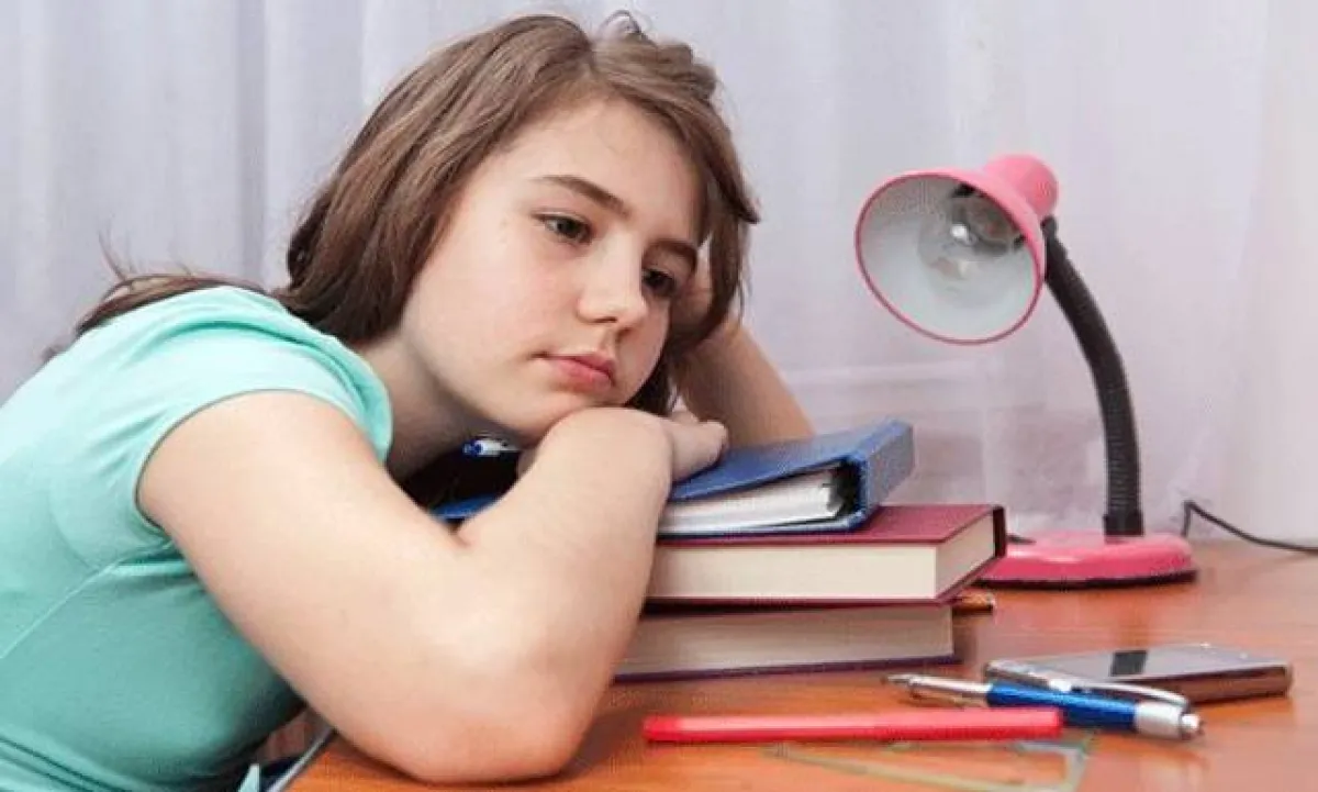 صورة لفتاة غضبانة