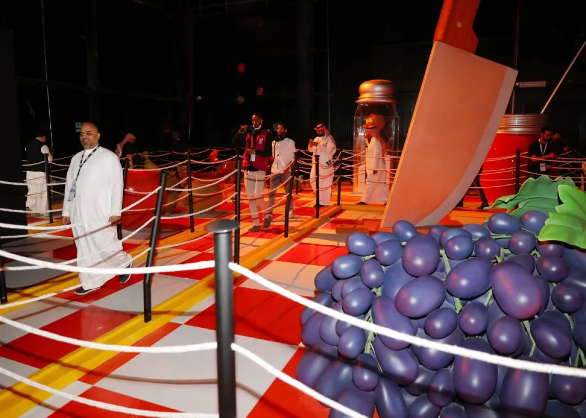 مقر مسامير من الداخل