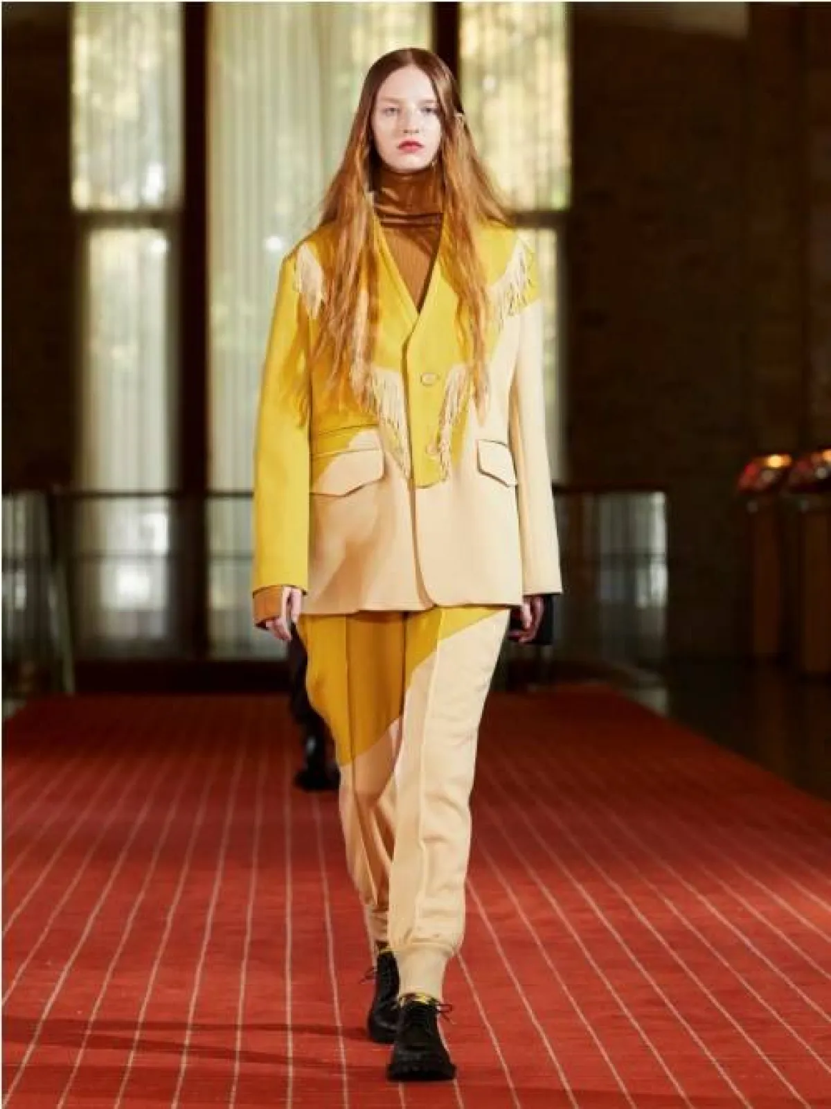 بدلة نسائية بالأسلوب الواسع الفضفاض من بايز مارك  Base Mark