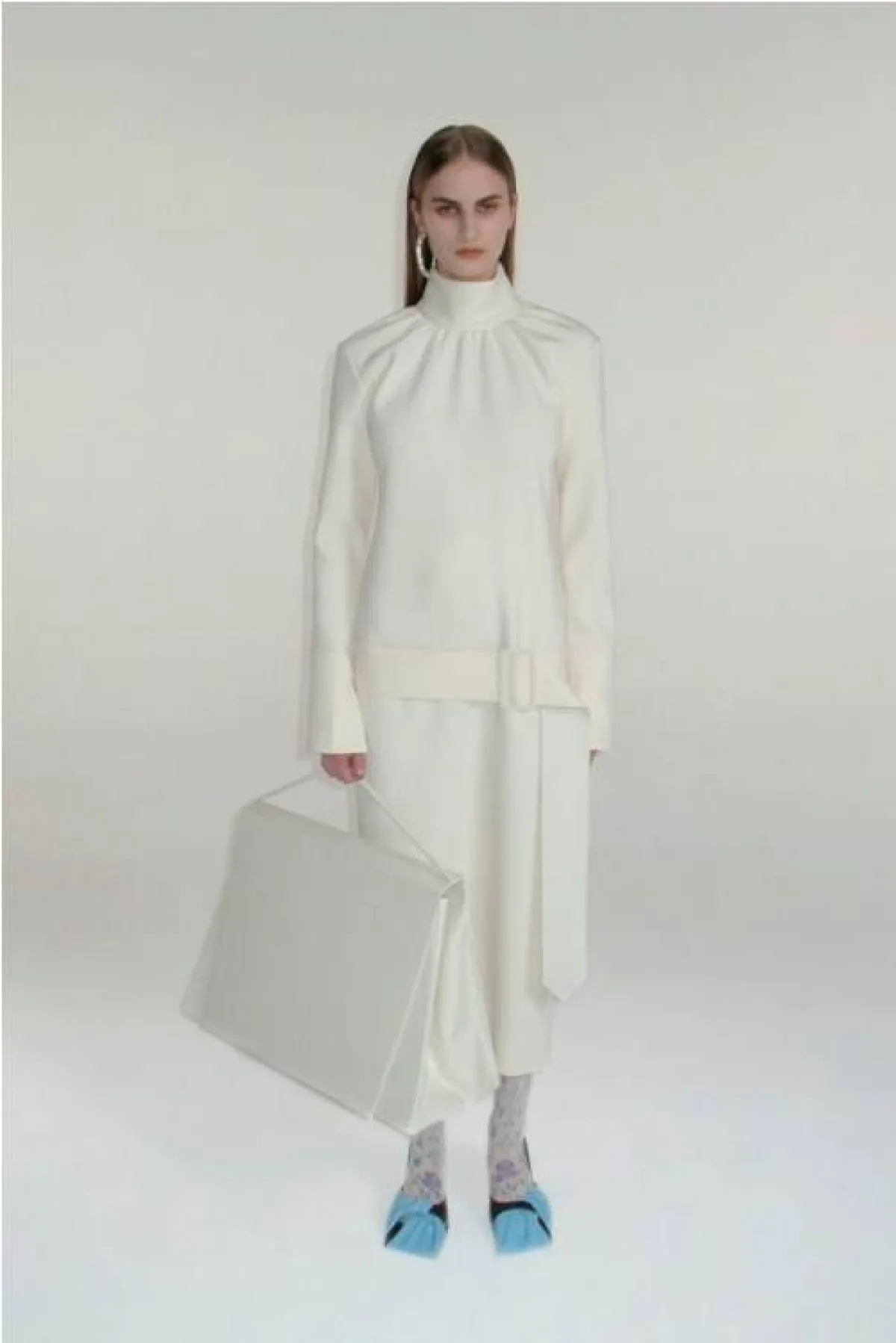 فستان أبيض من 16أرلينغتون  16Arlington