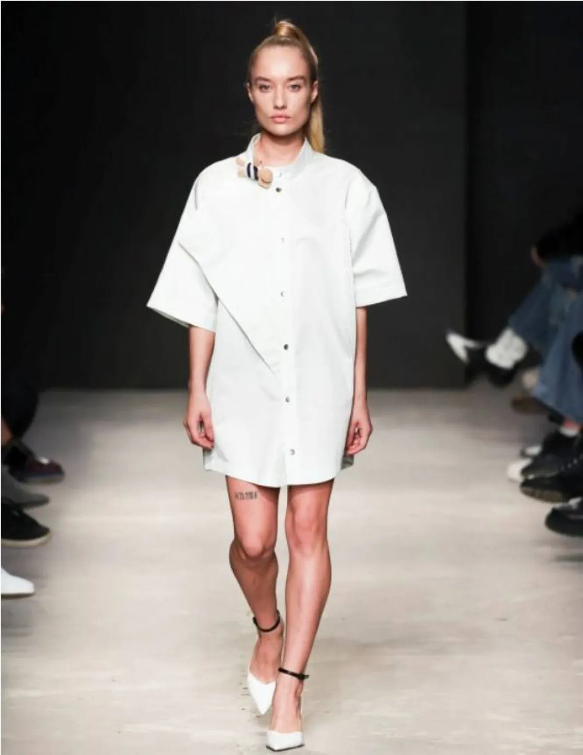 الفستان الأبيض يمنحكِ الإشراقة من 1377