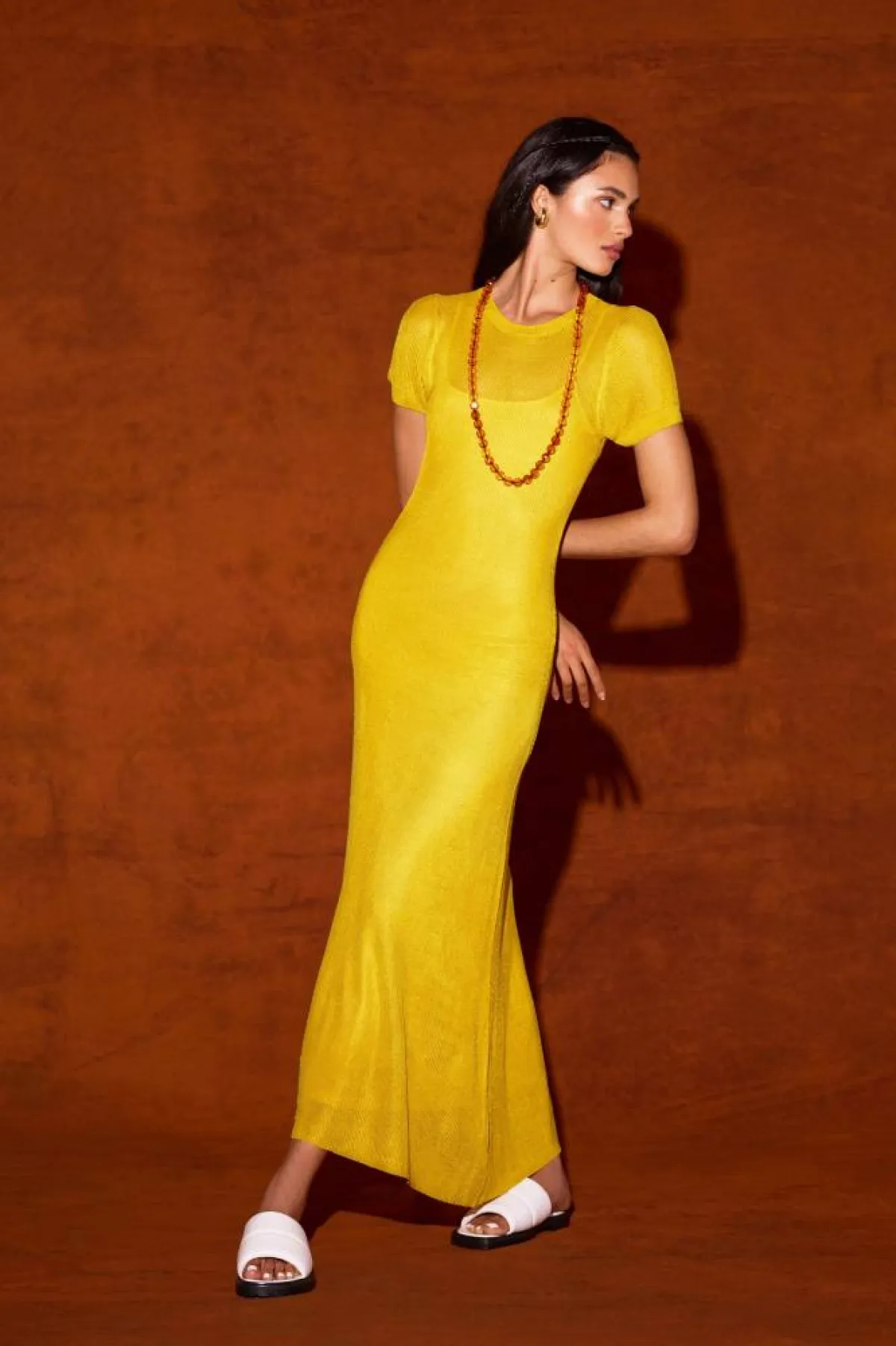 إطلالات باللون الأصفر