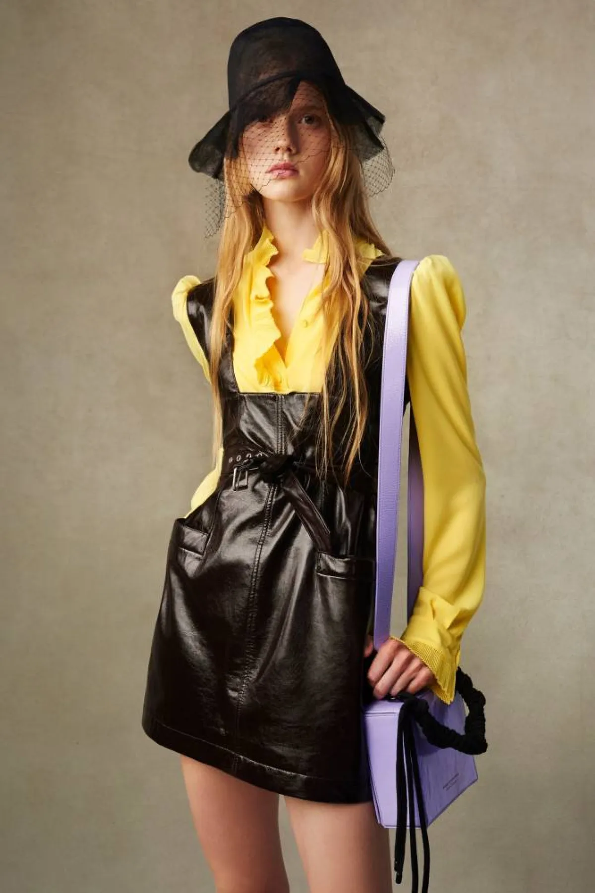 إطلالات باللون الأصفر