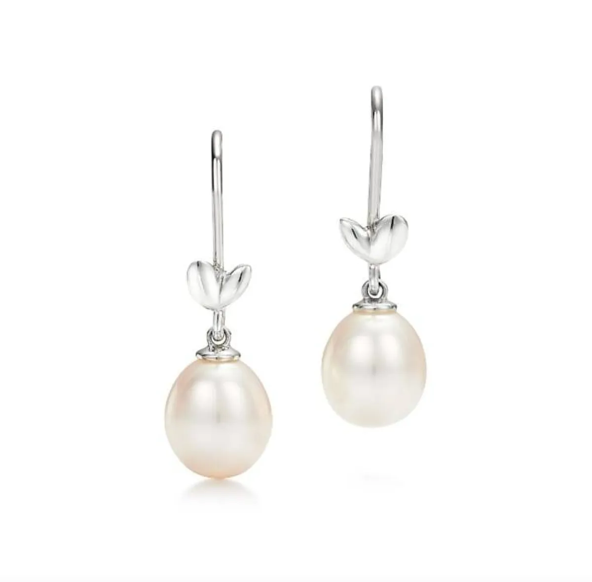 أقراط متدلية مزينة باللؤلؤ من تيفاني أند كو Tiffany&Co 