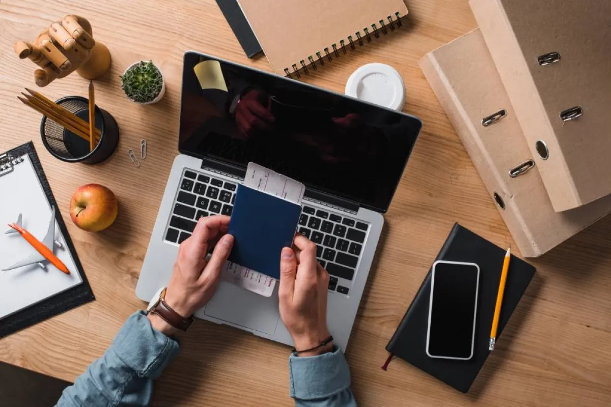 البحث المكثف عن أسعار تذكرة الطيران عبر الإنترنت