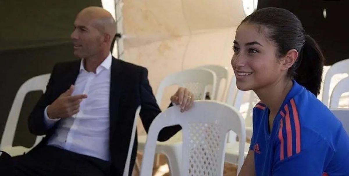 صورة تجمع فرح مع النجم زين الدين زيدان. الصورة من حساب فرح على الانستغرام