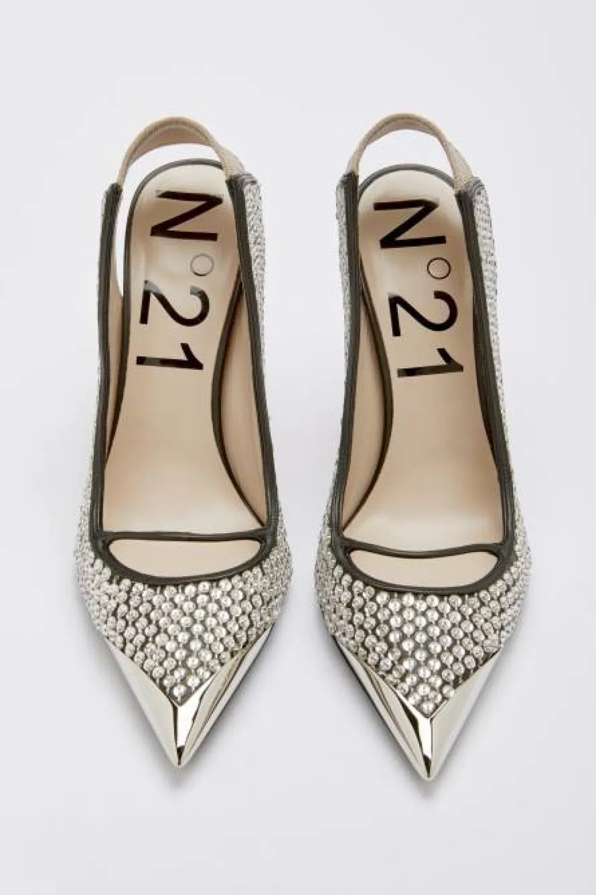 حذاء ميتاليك بكعب عالي مع إكسسوار من الخرز والترتر