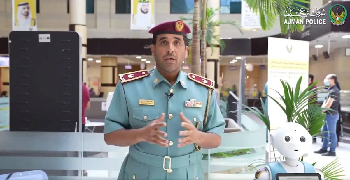 شرطة عجمان تعزز الذكاء الاصطناعي في خدمة المتعاملين بإطلاق روبوتات ذكية - الصورة من موقع شرطة عجمان على تويتر