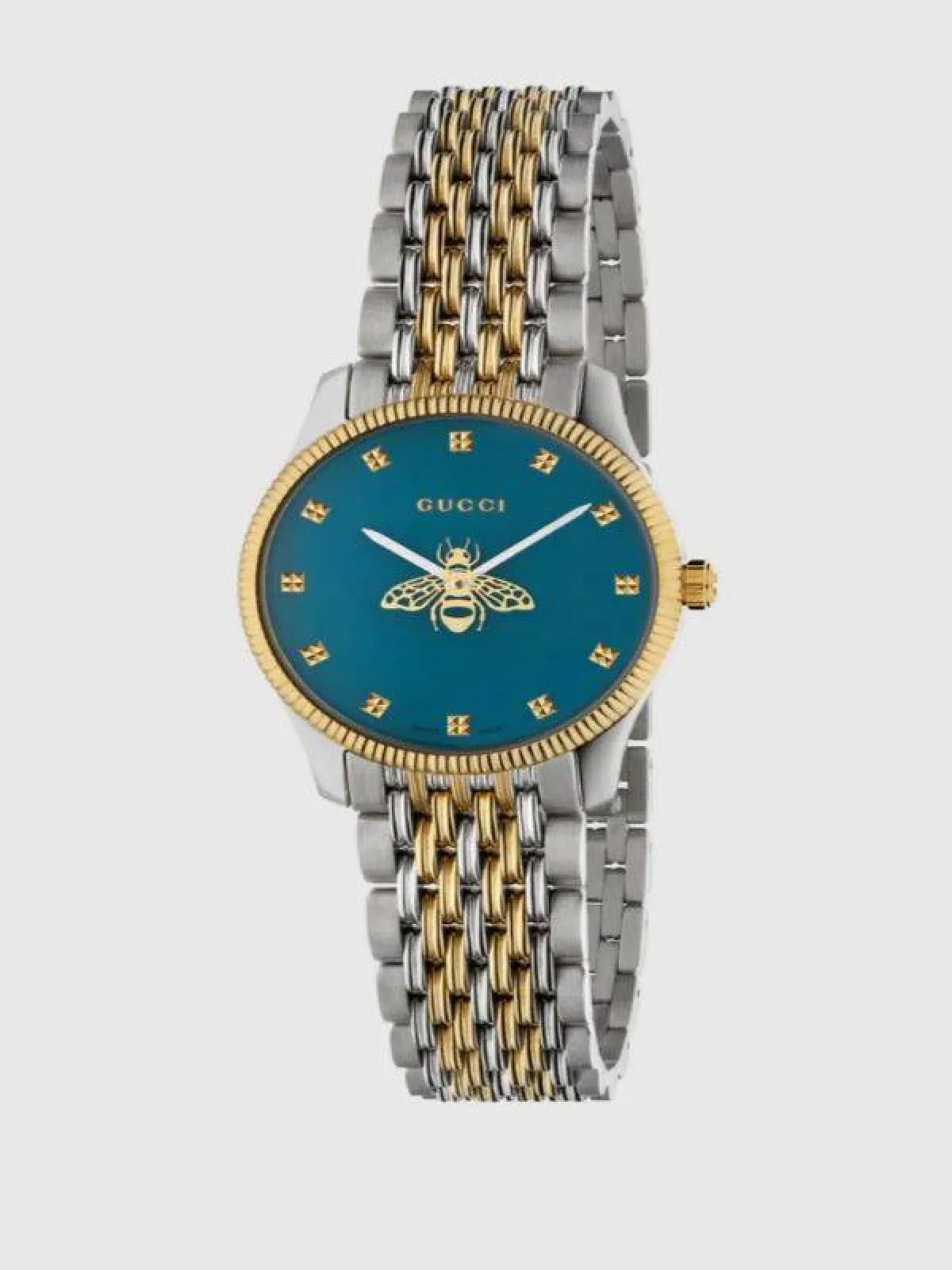 ساعة كلاسيكية بميناء لافت